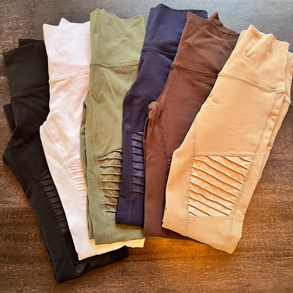 Alo Yoga Moto leggings in perfect condition. Size XXS, in various colors. - Picture 1 of 5